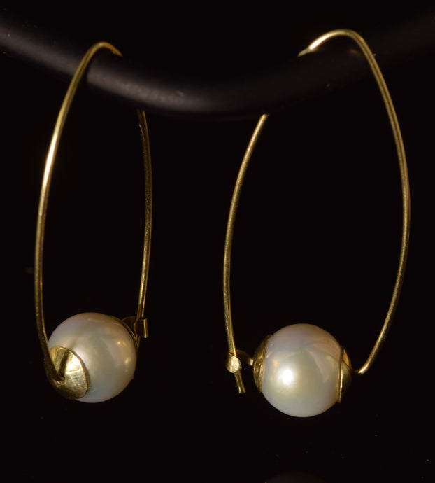 14K yellow gold round white  large freshwater pearl Polly hoops